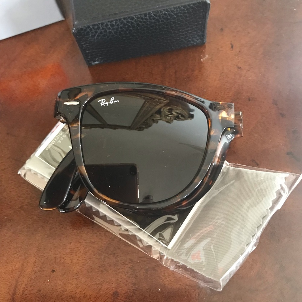 Ray-Ban foldable wayfarer sunglasses - Picture 2 of 8